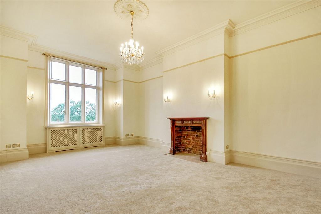 Sitting/Dining Room