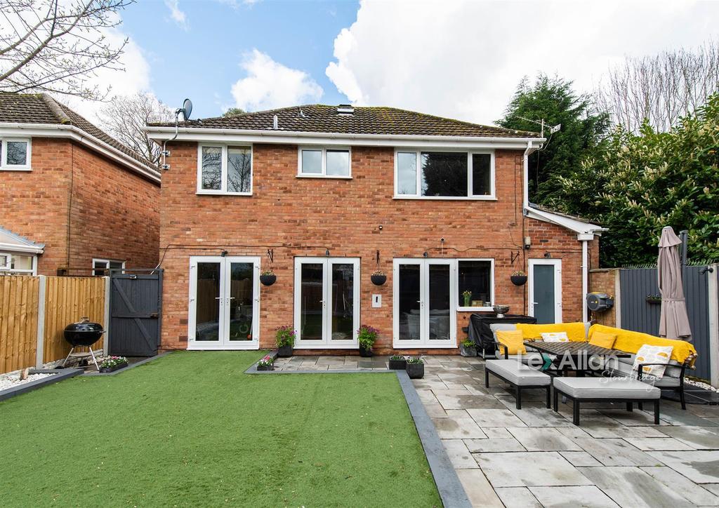 Pepper Hill, Stourbridge 3 bed detached house £390,000