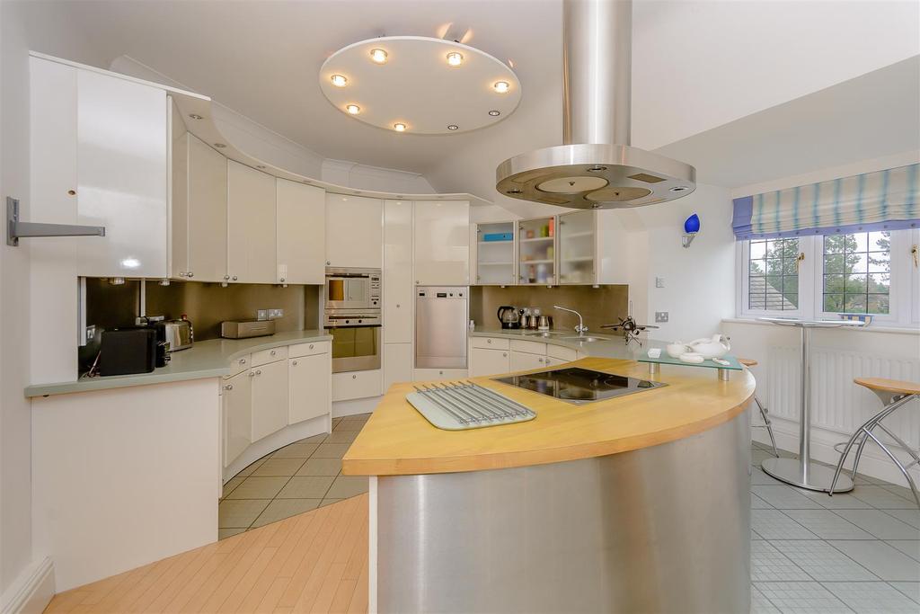 8368096-interior14.jpg