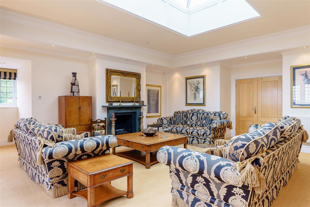8383417-interior06.jpg