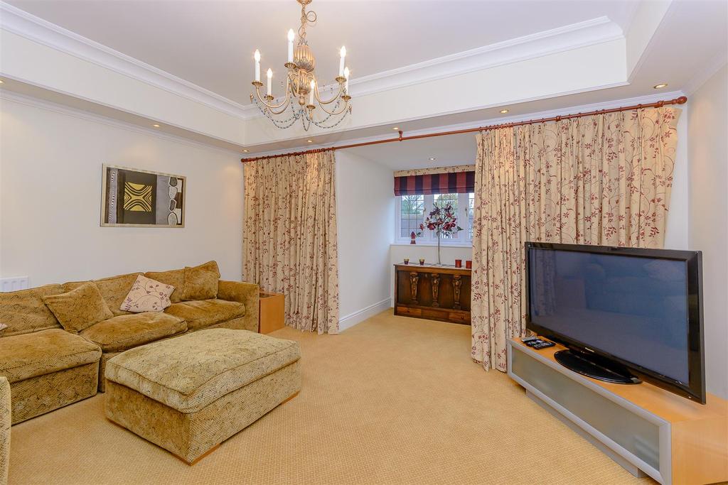 8368096-interior23.jpg