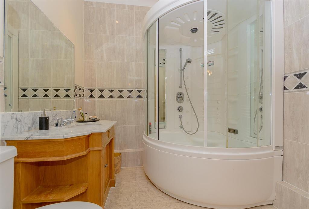 8368096-interior34.jpg