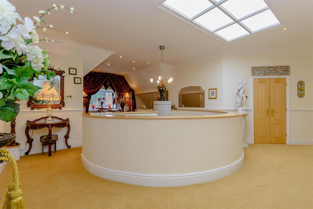8368096-interior03.jpg