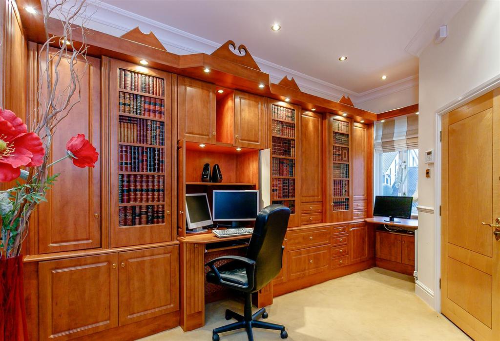 8369729-interior01.jpg