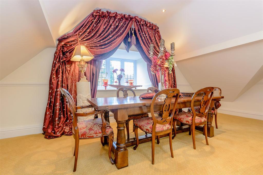8368096-interior10.jpg