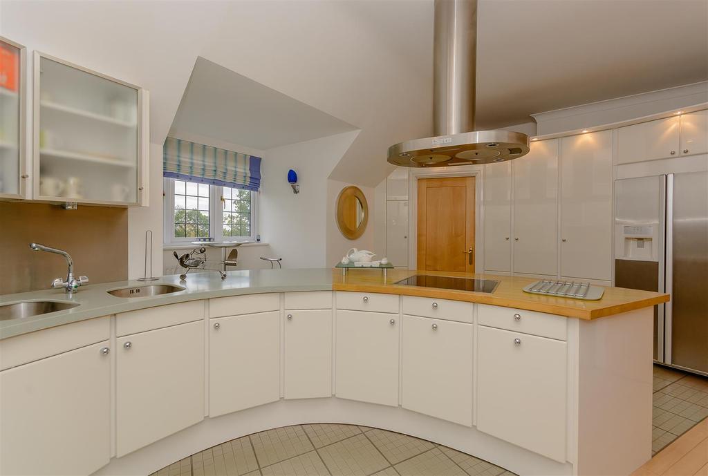 8368096-interior12.jpg