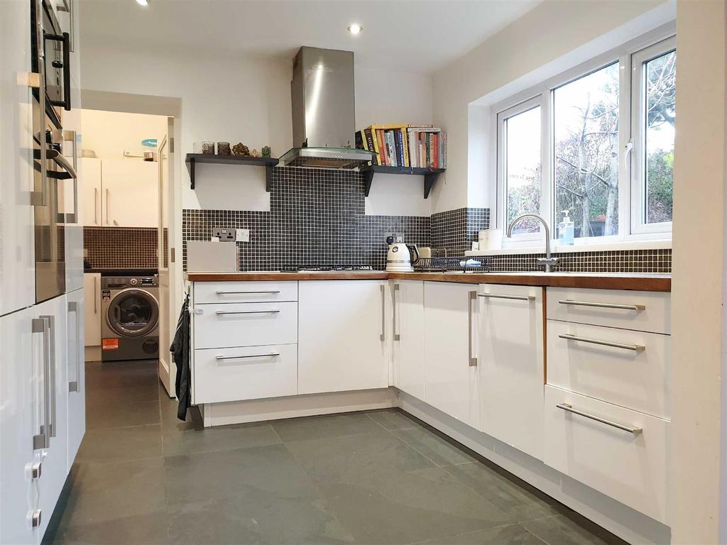 Copperfields, WILMSLOW 3 bed link detached house £1,800 pcm (£415 pw)