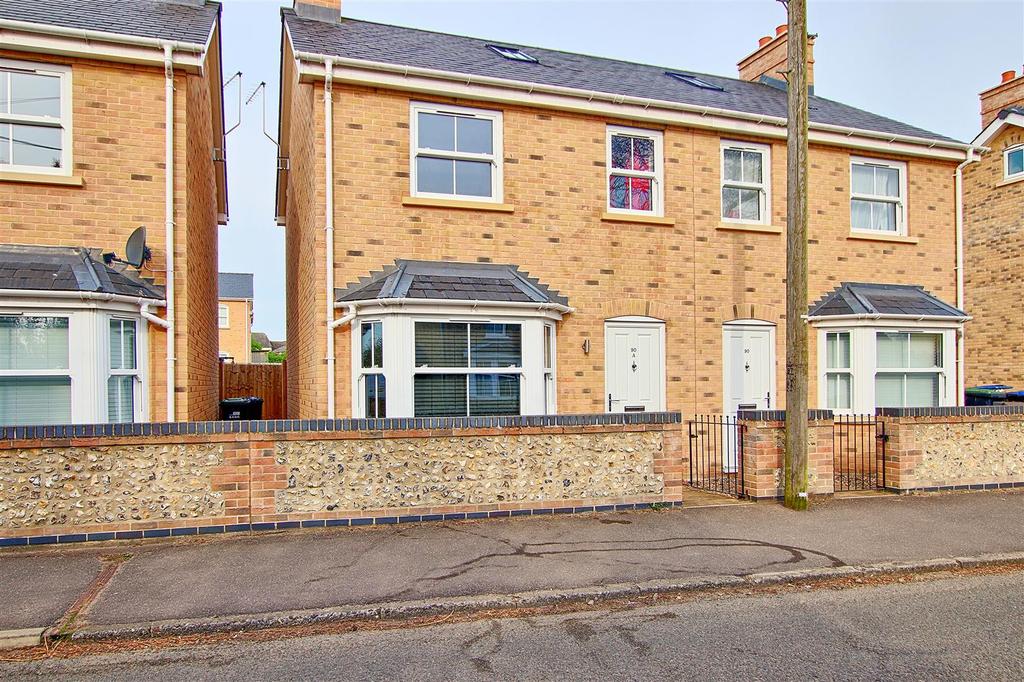 Paddock Street, Soham, Ely 3 bed semidetached house £1,295 pcm (£299 pw)