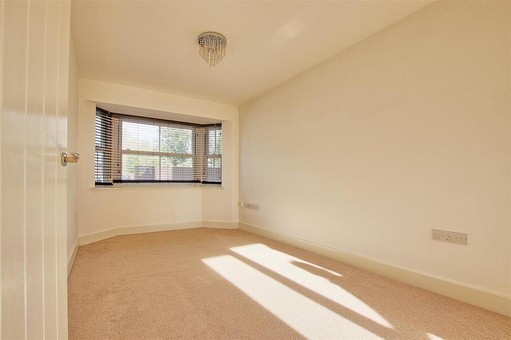 Paddock Street, Soham, Ely 3 bed semidetached house £1,295 pcm (£299 pw)