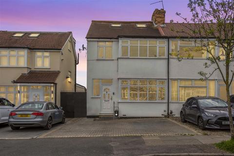 25 Constable Gardens, Edgware, HA8 5SF