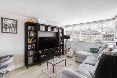 25 Constable Gardens, Edgware, HA8 5SF