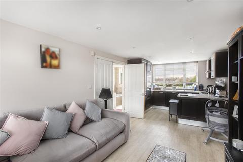 25 Constable Gardens, Edgware, HA8 5SF