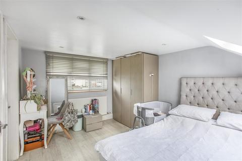 25 Constable Gardens, Edgware, HA8 5SF