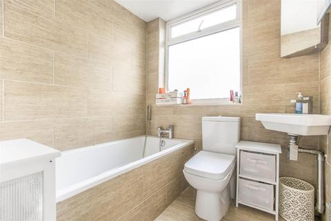 25 Constable Gardens, Edgware, HA8 5SF