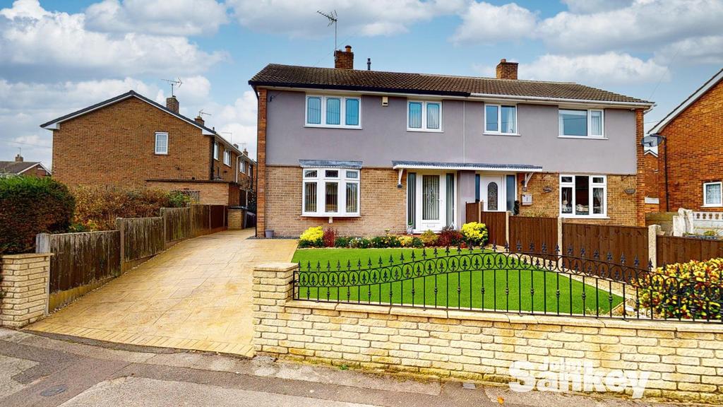 Rufford Avenue, Rainworth, Mansfield 3 bed semidetached house £180,000