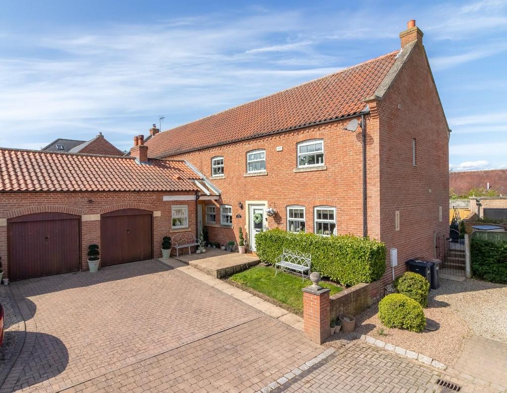 3 St. Mongahs Court, Copgrove, Harrogate 4 bed semidetached house £