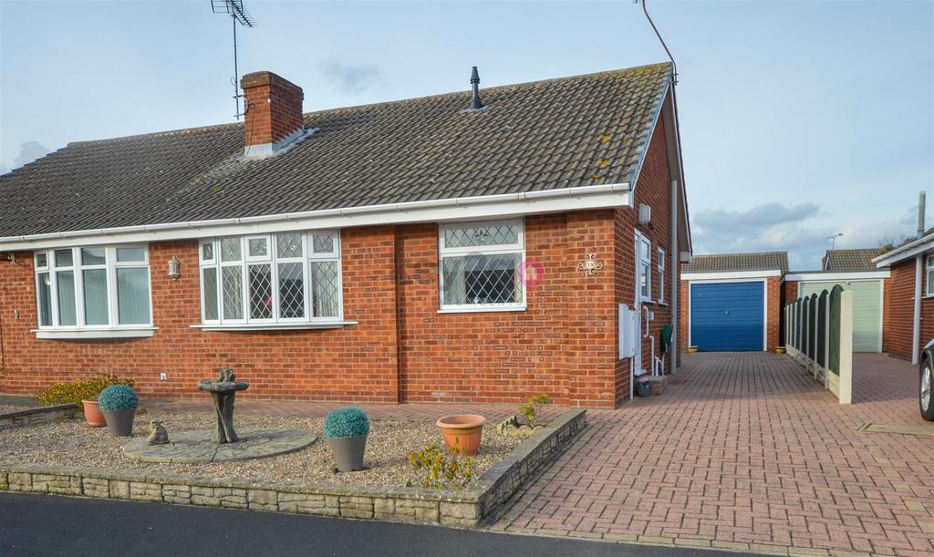 Watkinson Gardens, Waterthorpe, Sheffield, S20 2 bed semidetached