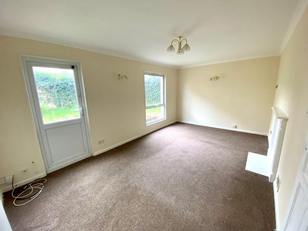 Farraxton Square, Camp Hill, Northampton, NN4 3 bed terraced house £