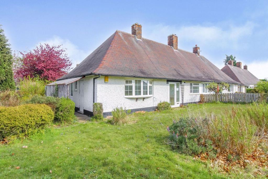 Sutton Passeys Crescent, Nottingham... 3 bed bungalow £930 pcm (£215 pw)