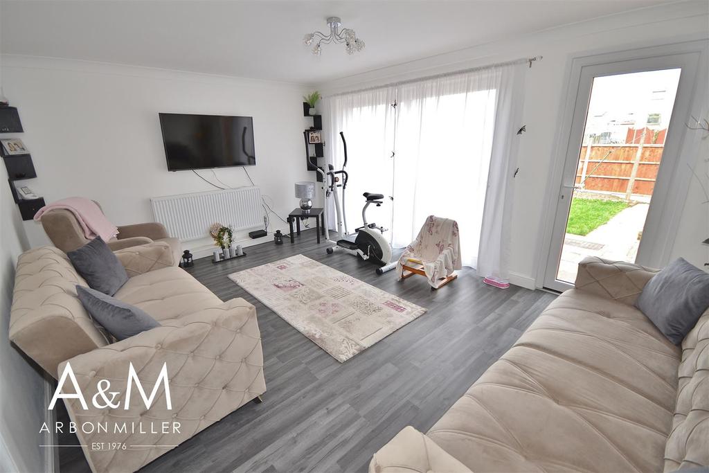 Limes Avenue, Chigwell 4 bed terraced house £415,000