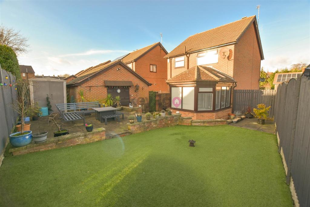Kew Crescent, Charnock, Sheffield, S12 3 bed detached house £255,000