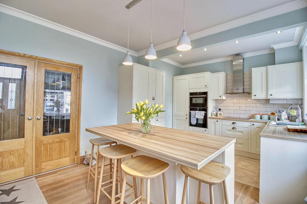 Dining kitchen