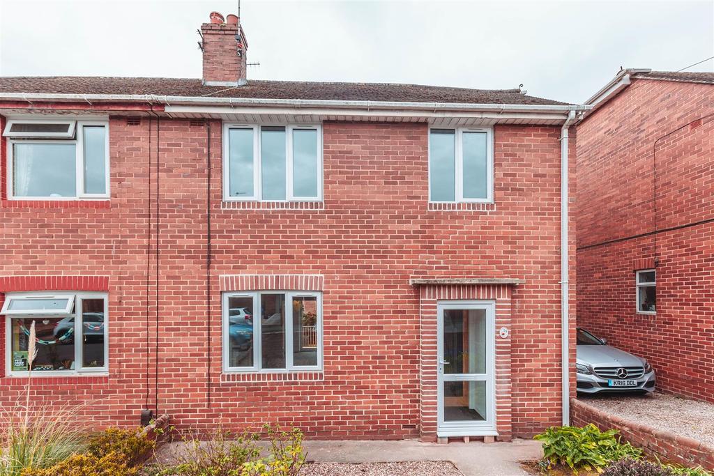 Kingsway, Exeter 3 bed semidetached house £1,300 pcm (£300 pw)