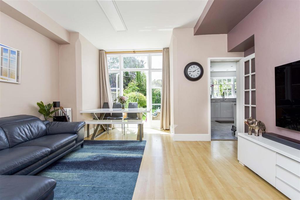Langham Road, Teddington 3 bed flat £695,000