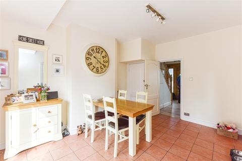 34 Whitehall Gardens, London, E4 6EH