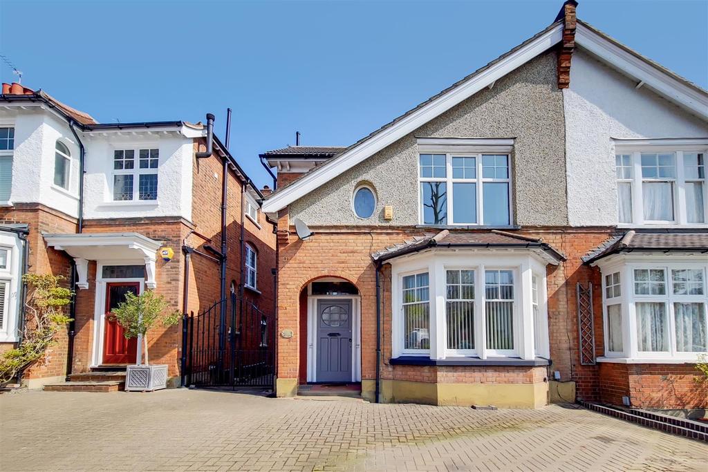 Green Dragon Lane, Winchmore Hill, N21 4 bed semidetached house £950,000