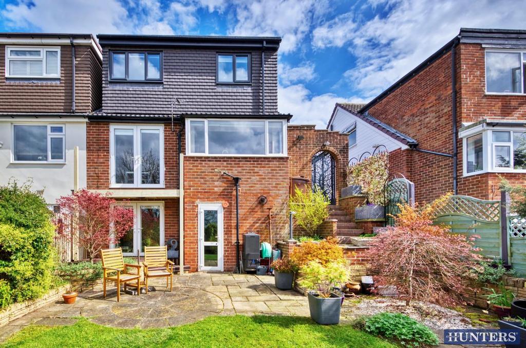 Banksfield Crescent, Yeadon, Leeds 3 bed semidetached house £299,950