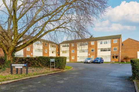 2 bedroom flat for sale - New Court, Addlestone