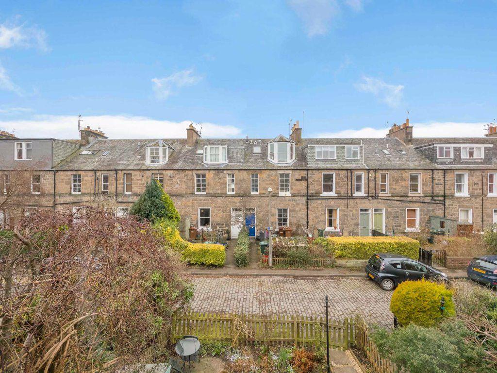HUGH MILLER PLACE, STOCKBRIDGE, EH3 5JG 3 bed flat £1,470 pcm (£339 pw)
