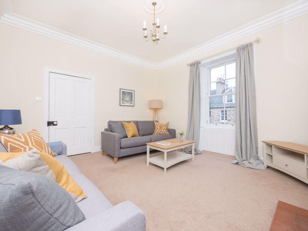HUGH MILLER PLACE, STOCKBRIDGE, EH3 5JG 3 bed flat £1,470 pcm (£339 pw)