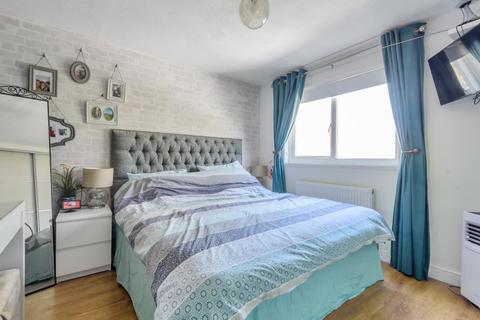 2 Holst Close, Basingstoke, RG22 4JA