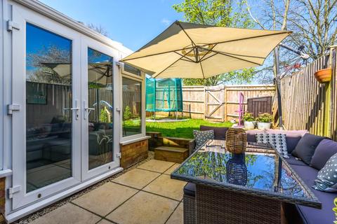 2 Holst Close, Basingstoke, RG22 4JA