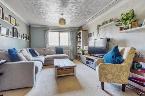 2 Holst Close, Basingstoke, RG22 4JA