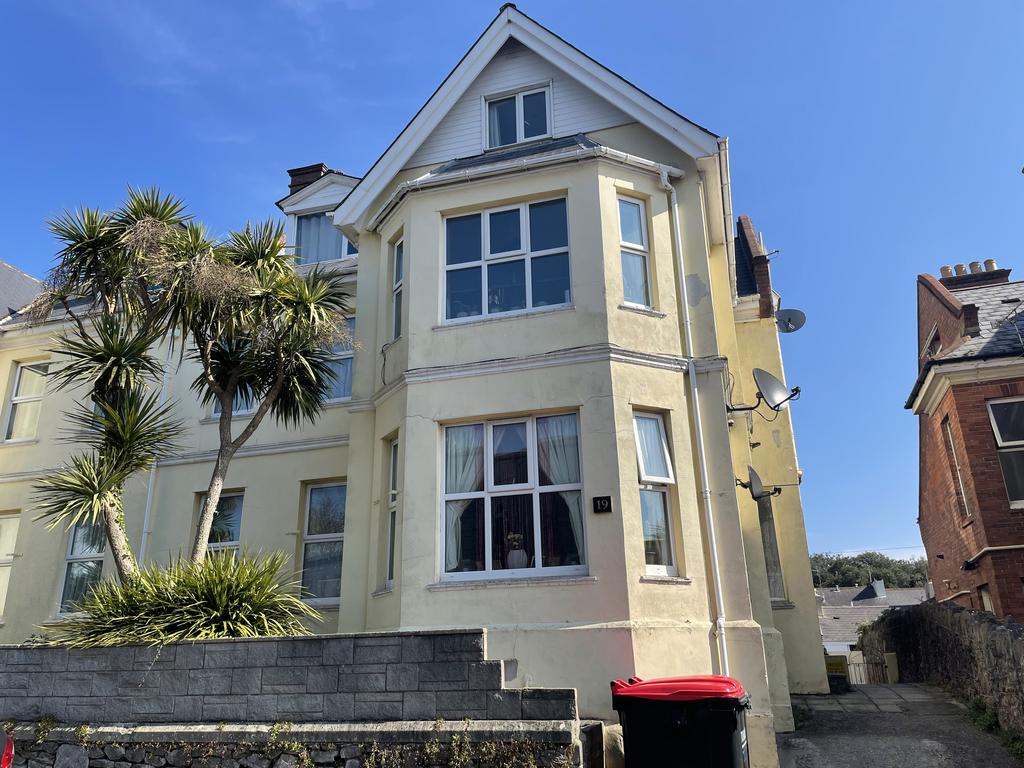 Avenue, Torquay Studio £380 pcm (£88 pw)