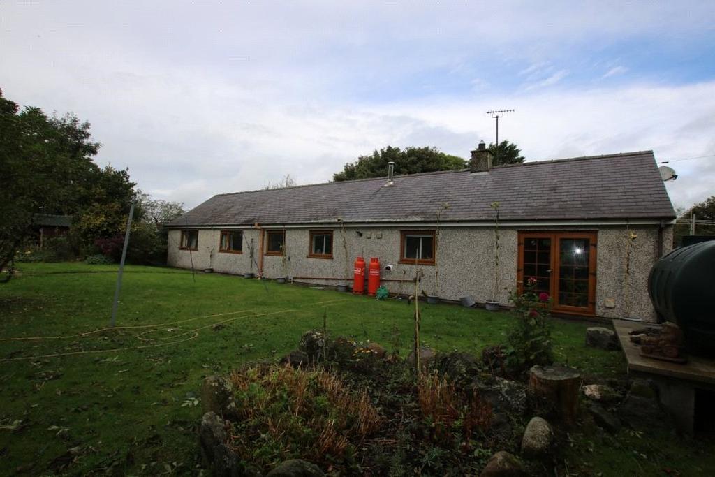 Ger Y Llan, Bodffordd, Anglesey, LL77 3 bed bungalow - £395,000