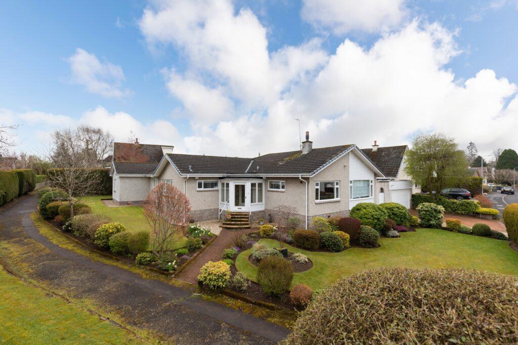 Kirkdene Avenue, Newton Mearns 4 bed detached bungalow £530,000