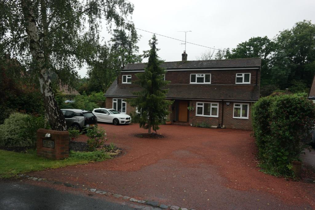 Lower Station Road, Newick BN8 5 bed detached house £3,250 pcm (£750 pw)