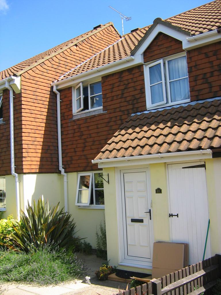 Newlands Drive, Walmer CT14 3 bed terraced house £1,200 pcm (£277 pw)