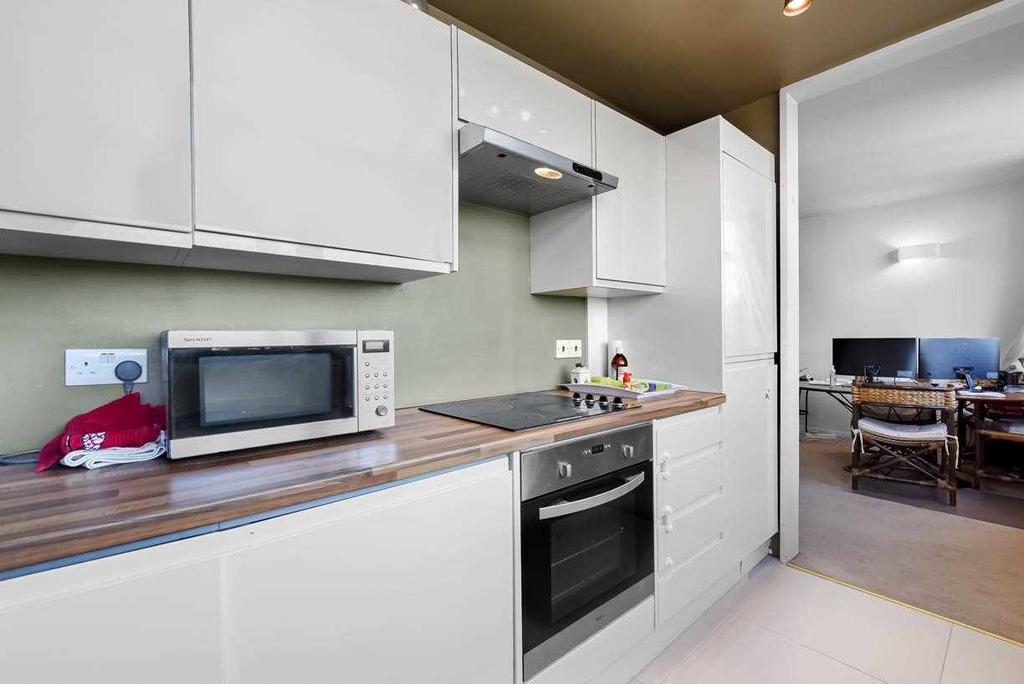 Christchurch House, London 1 bed apartment £2,300 pcm (£531 pw)