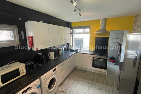 5 bedroom house to rent - Great Cheetham Street West, M7 2JB
