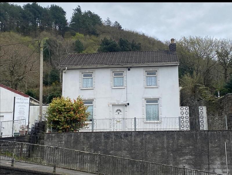 Neath Road, Briton Ferry, Neath, Neath Port Talbot. 4 bed detached house for sale £150,000