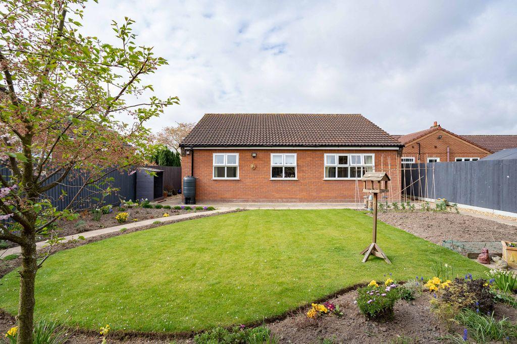 Proctors Close, Fleet Hargate... 3 bed detached bungalow £340,000