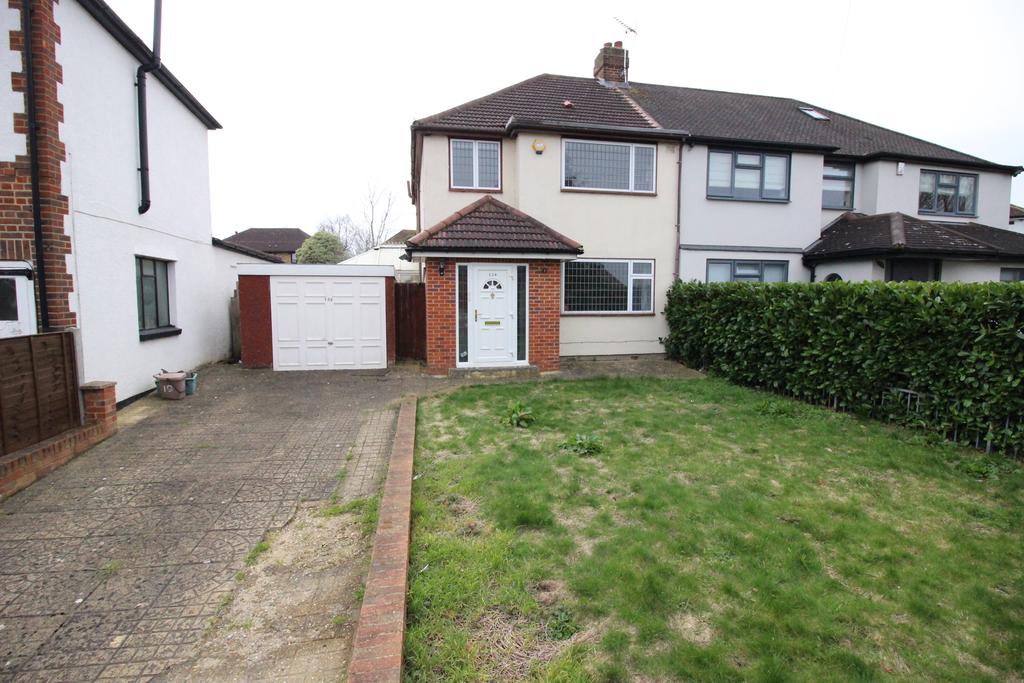 Highdown, Worcester Park KT4 3 bed semidetached house £2,300 pcm (£