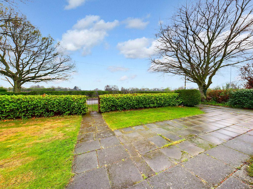 Moss Lane, Lydiate L31 4DG 3 bed detached bungalow £400,000