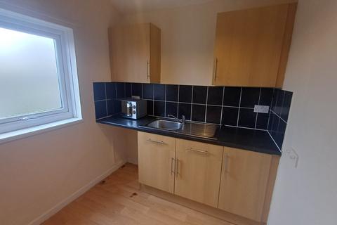 2 bedroom flat to rent, Holderness Rd, Hull, HU9