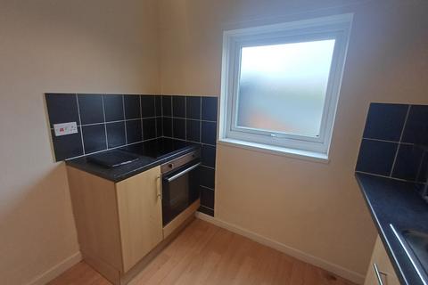 2 bedroom flat to rent, Holderness Rd, Hull, HU9